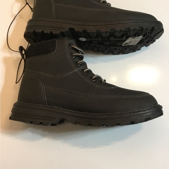 Unltd. Boy’ black boots size 2. New! - Picture 3 of 6